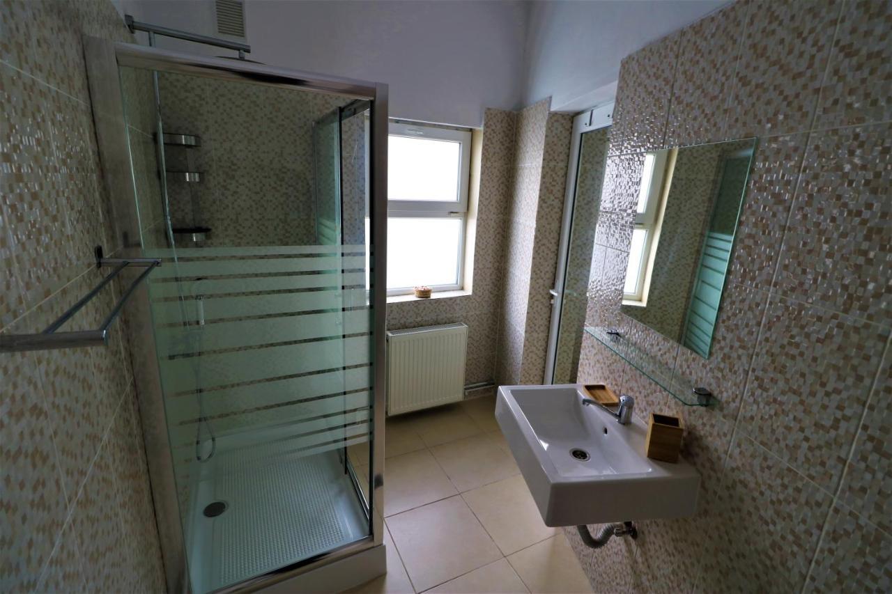 Athenee Palace Apartment - Panoramic View Terrace & Balcony - Free Minibar Bukarest Exteriör bild